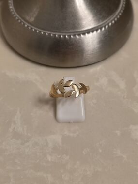 Gold Leaf Motif Wrap Around Ring Size 8